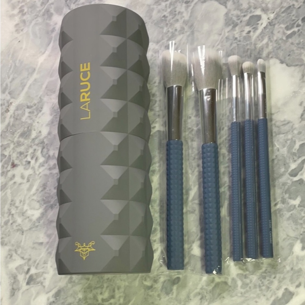 New Laruce Brush Set